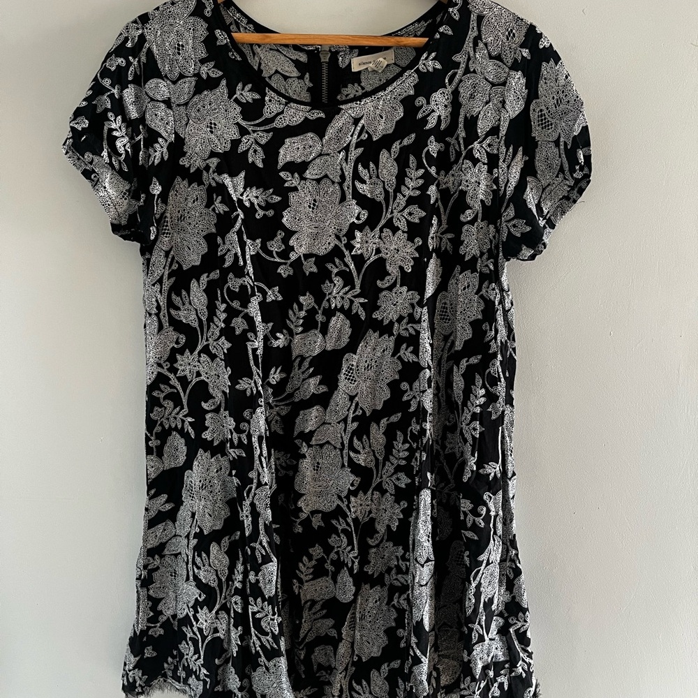Silence + Noise Black and Gray Graphic Mini Dress
